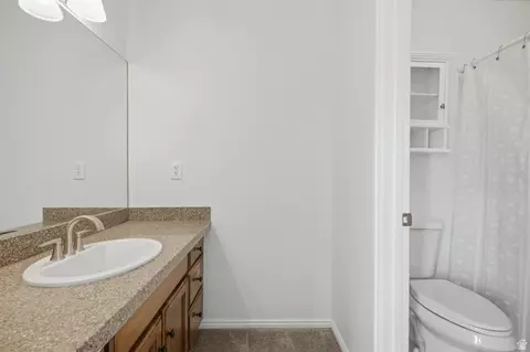 Bath - 12 S Moss Dr E, Bountiful, UT 84010 photo 2 of 4