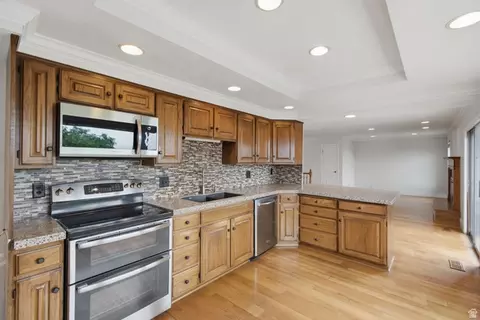 Kitchen - 12 S Moss Dr E, Bountiful, UT 84010 photo 2 of 3