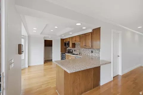 Kitchen - 12 S Moss Dr E, Bountiful, UT 84010 photo 1 of 3