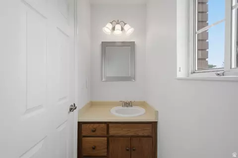 Bath - 12 S Moss Dr E, Bountiful, UT 84010 photo 1 of 4