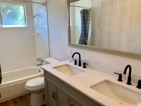 Bath - 350 N 100 E, Monroe, UT 84754 photo 2 of 4
