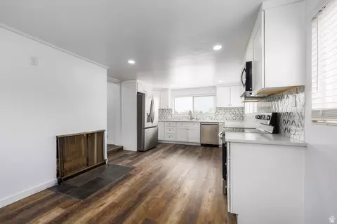 Kitchen - 1285 N 900 E, Bountiful, UT 84010 photo 3 of 5