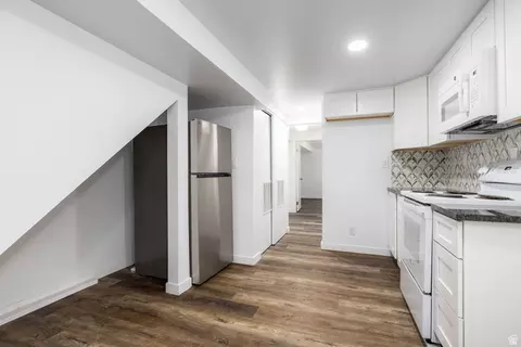 Kitchen - 1285 N 900 E, Bountiful, UT 84010 photo 4 of 5