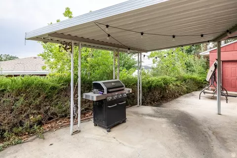 Exterior - 1285 N 900 E, Bountiful, UT 84010 photo 2 of 3