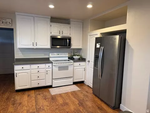 Kitchen - 105 E 200 N, Centerfield, UT 84622 photo 2 of 2