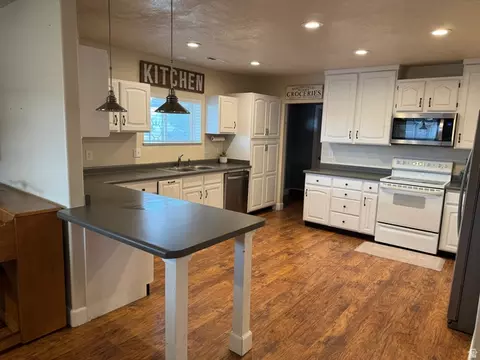 Kitchen - 105 E 200 N, Centerfield, UT 84622 photo 1 of 2