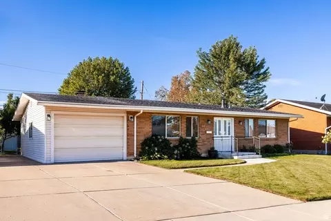 Exterior - 262 E 1400 N, Bountiful, UT 84010 photo 2 of 8