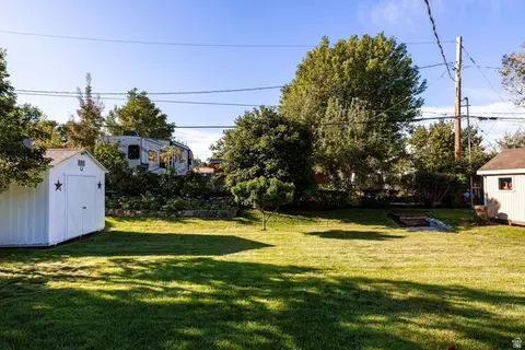 Exterior - 262 E 1400 N, Bountiful, UT 84010 photo 6 of 8
