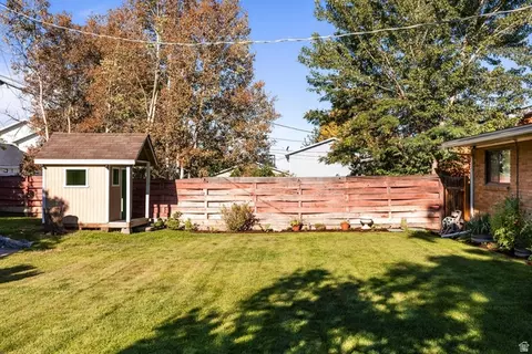 Exterior - 262 E 1400 N, Bountiful, UT 84010 photo 7 of 8