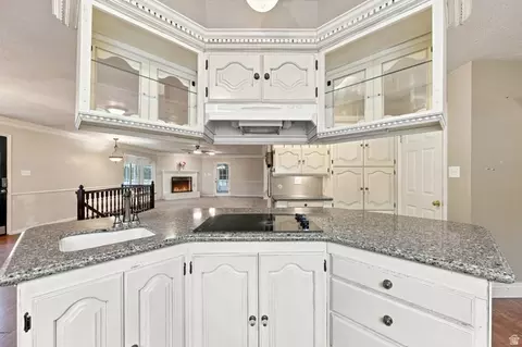 Kitchen - 262 E Center St, Bountiful, UT 84010 photo 3 of 4