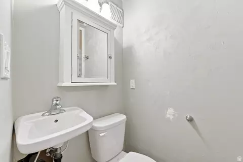 Bath - 262 E Center St, Bountiful, UT 84010 photo 6 of 6