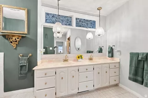 Bath - 262 E Center St, Bountiful, UT 84010 photo 3 of 6