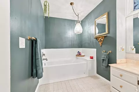 Bath - 262 E Center St, Bountiful, UT 84010 photo 4 of 6