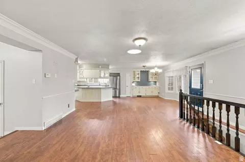 Living - 262 E Center St, Bountiful, UT 84010 photo 4 of 5