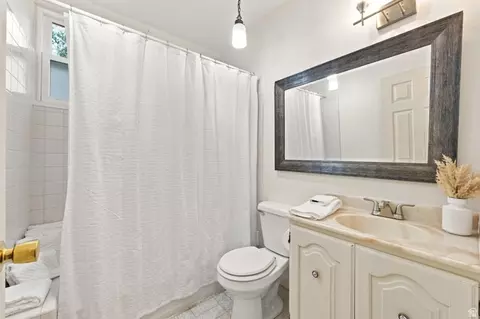 Bath - 262 E Center St, Bountiful, UT 84010 photo 5 of 6