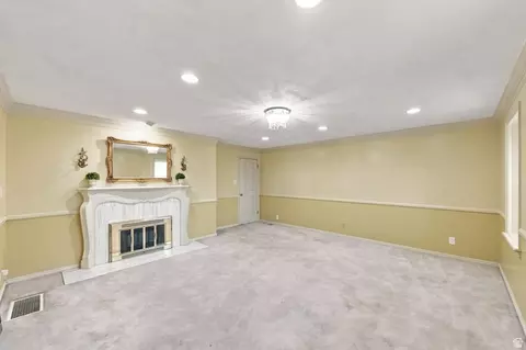 Living - 262 E Center St, Bountiful, UT 84010 photo 1 of 5