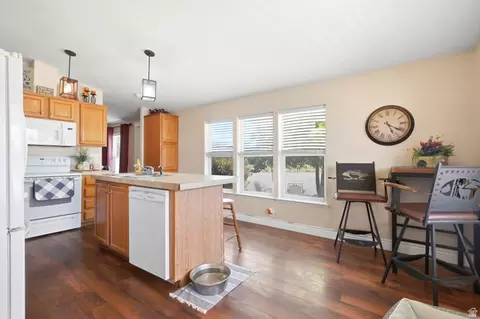 Kitchen - 8787 E Brush Crk, Jensen, UT 84035 photo 3 of 6