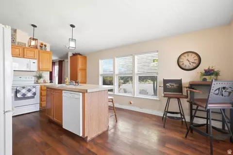 Kitchen - 8787 E Brush Crk, Jensen, UT 84035 photo 4 of 6