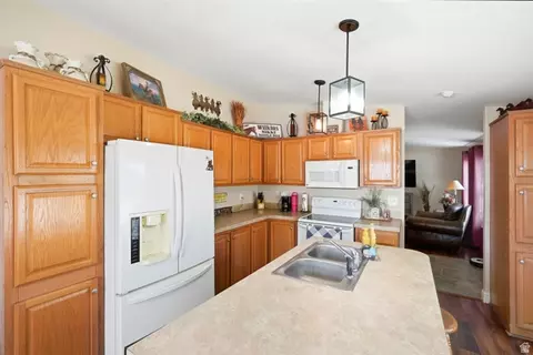 Kitchen - 8787 E Brush Crk, Jensen, UT 84035 photo 5 of 6