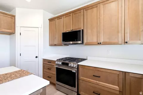 Kitchen - 3031 W Solace St, Syracuse, UT 84075 photo 4 of 6