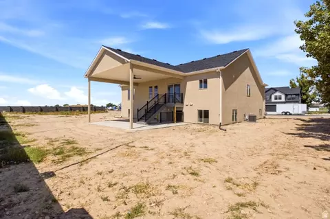 Exterior - 3031 W Solace St, Syracuse, UT 84075 photo 3 of 4