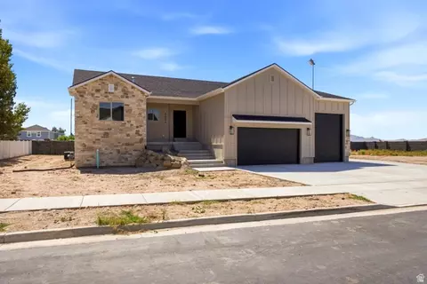 Exterior - 3031 W Solace St, Syracuse, UT 84075 photo 2 of 4