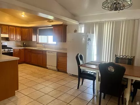 Kitchen - 766 Huntridge Dr, Moab, UT 84532 photo 1 of 4
