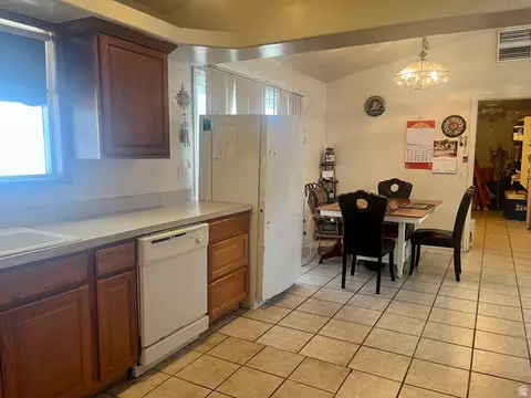 Kitchen - 766 Huntridge Dr, Moab, UT 84532 photo 4 of 4