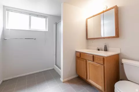 Bath - 742 E Silver Shadow Dr, Murray, UT 84107 photo 4 of 4