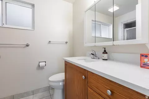Bath - 742 E Silver Shadow Dr, Murray, UT 84107 photo 2 of 4