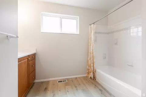 Bath - 742 E Silver Shadow Dr, Murray, UT 84107 photo 1 of 4
