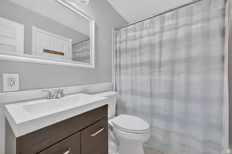 Bath - 923 S Brookside Cir W, Ogden, UT 84404 photo 1 of 1