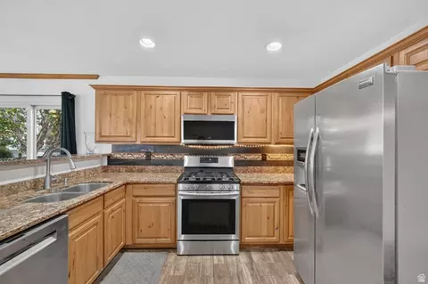 Kitchen - 7162 N Ute Dr E, Eagle Mountain, UT 84005 photo 2 of 2