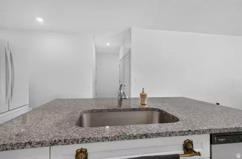 Kitchen - 7394 Escalante Dr N, Eagle Mountain, UT 84005 photo 4 of 5