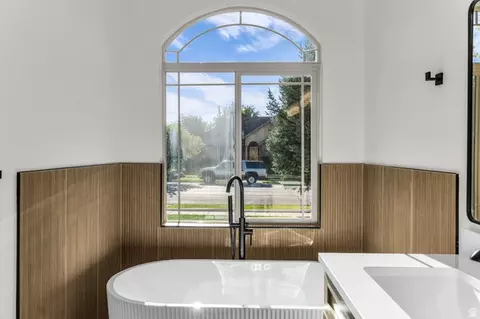 Bath - 1673 S 1700 E, Spanish Fork, UT 84660 photo 4 of 6