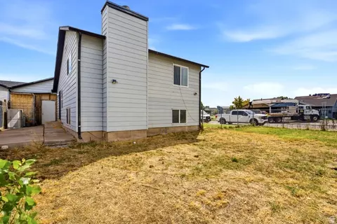 Exterior - 4595 S 3850 W, Roy, UT 84067 photo 4 of 4