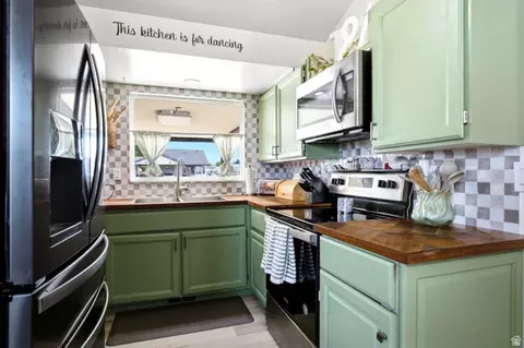 Kitchen - 4595 S 3850 W, Roy, UT 84067 photo 1 of 2