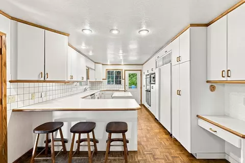Kitchen - 2830 E Valley View Ave S, Holladay, UT 84117 photo 3 of 5