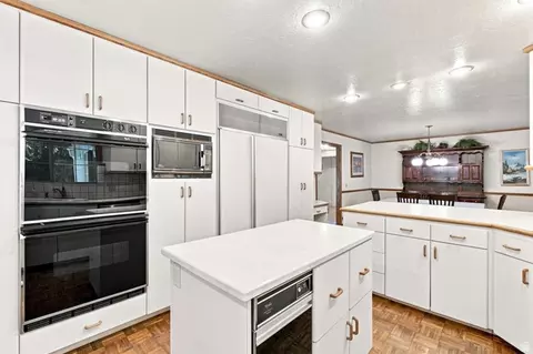 Kitchen - 2830 E Valley View Ave S, Holladay, UT 84117 photo 5 of 5