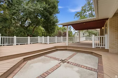 Exterior - 2830 E Valley View Ave S, Holladay, UT 84117 photo 5 of 14