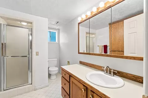 Bath - 2830 E Valley View Ave S, Holladay, UT 84117 photo 3 of 3