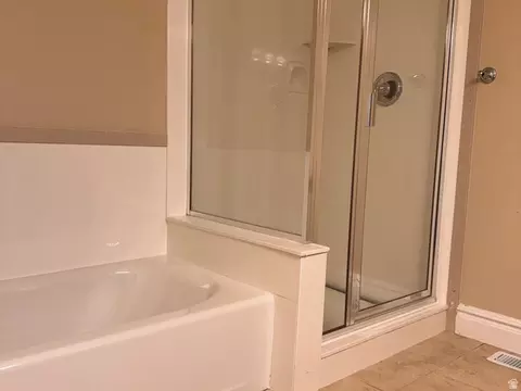Bath - 132 N 360 W, Centerville, UT 84014 photo 1 of 3