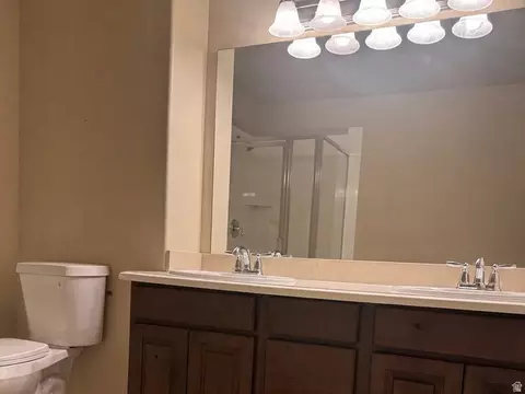 Bath - 132 N 360 W, Centerville, UT 84014 photo 2 of 3