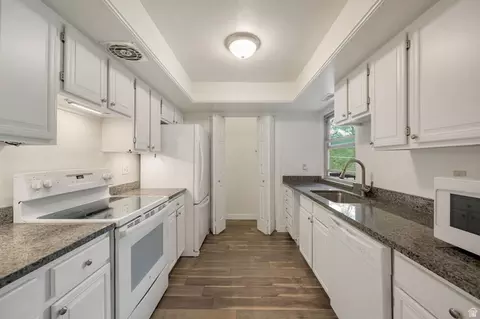 Kitchen - 5572 S Marshwood Ln #E, Murray, UT 84107 photo 1 of 2