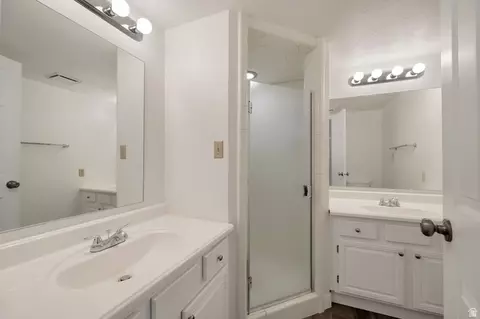 Bath - 5572 S Marshwood Ln #E, Murray, UT 84107 photo 2 of 2