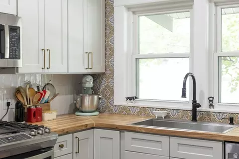 Kitchen - 297 N Main St, Smithfield, UT 84335 photo 4 of 5