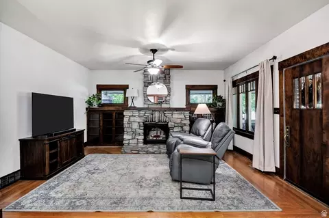 Living - 297 N Main St, Smithfield, UT 84335 photo 2 of 3