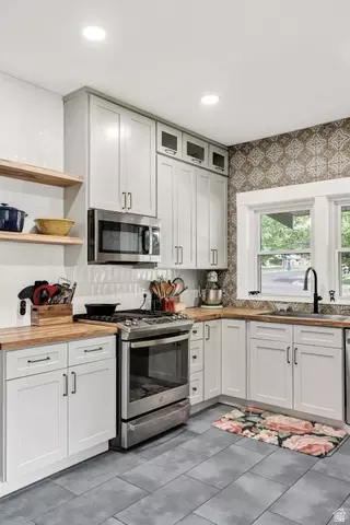Kitchen - 297 N Main St, Smithfield, UT 84335 photo 3 of 5