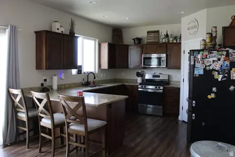Kitchen - 3781 E Pawnee Rd, Eagle Mountain, UT 84005 photo 1 of 2