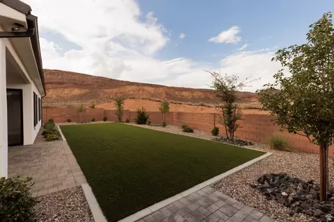Exterior - 3027 E Rill Dr, Washington, UT 84780 photo 5 of 8